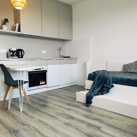 Airport Studio For Two, Free Parking, Airport View Bratislava Exterior foto